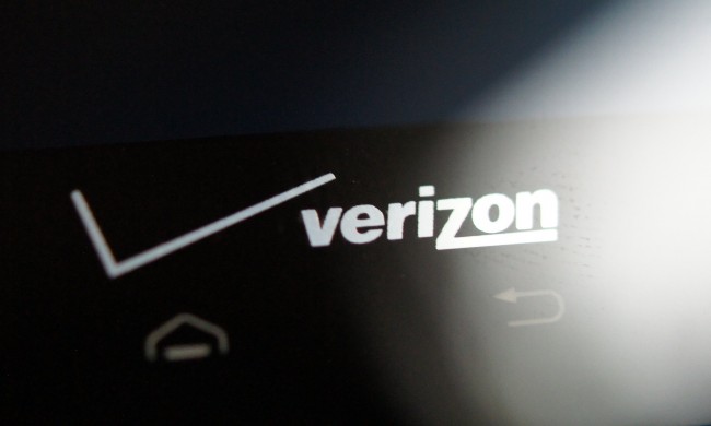 verizon logo 650x390 Verizon and T Mobile Swap Spectrum, Awaits FCC   Approval