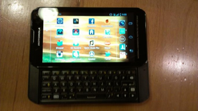 moto qwerty 650x366 The Physical QWERTY Lives!  Motorola Developing New   Slider For Sprint?