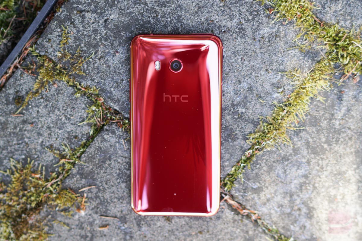 Here is the HTC U11 in Solar Red, Because It's Hot