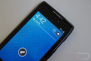 Video:  Hands-on With Ice Cream Sandwich For the DROID RAZR