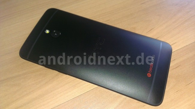 htc-one-mini-leak-back