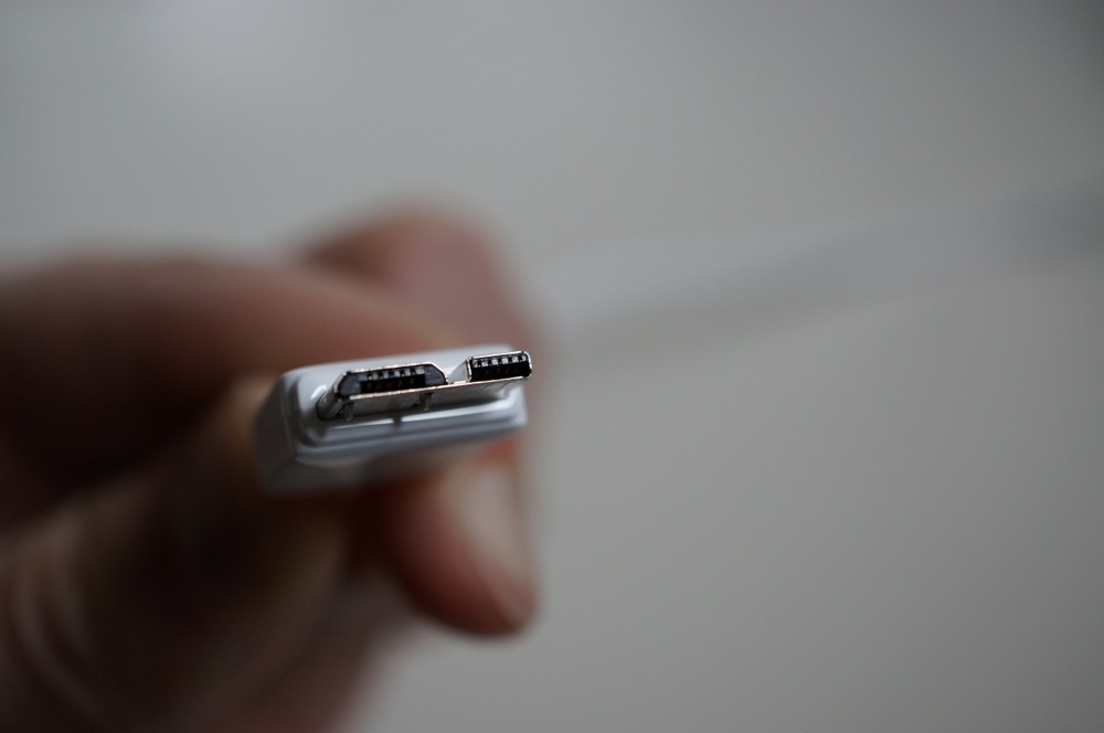 Yes, the Galaxy Note 3 has a MicroUSB 3.0 Port ethernet cable connector amazon 