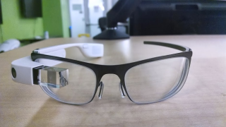 First Real Look at Google Glass With Prescription Spectacles, Looks Much More Natural