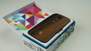 Moto X With a Walnut Finish:  First Look