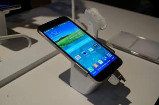 Samsung Galaxy S5 Receives Official Unboxing Treatment From T-Mobile