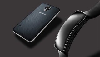 Samsung Announces Gear Fit Fitness Wearable With Curved AMOLED Display