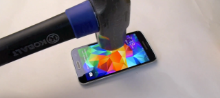 Humor: YouTuber Hammers Galaxy S5, Gets What He Deserves