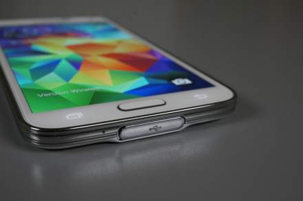 Samsung Now Rolling Out Lollipop to Galaxy S5… in Poland