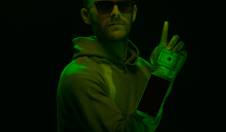 Samsung and HTC Try to Pull Off Same April Fools’ Prank – a Smart Glove