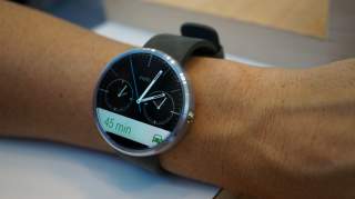 Hands-on With the Moto 360 Smartwatch