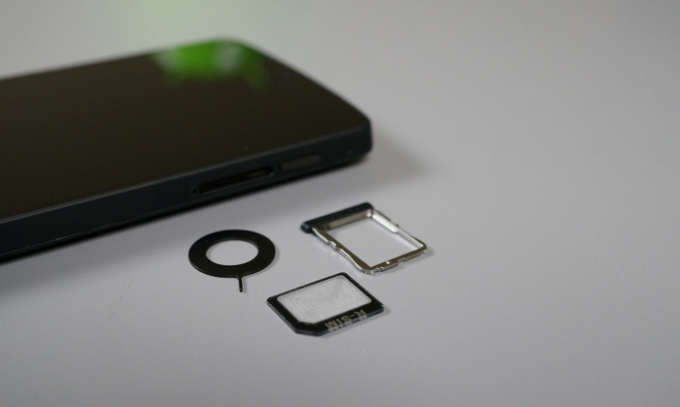 nexus 4 sim card slot