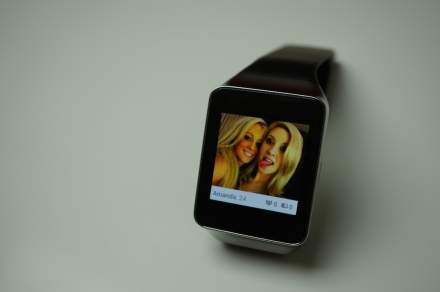 Tinder Now Compatible With Android Wear, Life is Complete