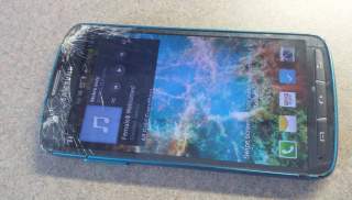 Samsung Galaxy S4 Active Hit With Lawnmower Blades, Survives