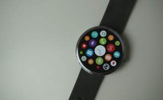 Three Great Android Wear Apps: WearFaces, Knock, and Panic