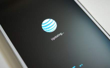 AT&T Ships Out Update to Galaxy S4, Stays on Android 4.4.2
