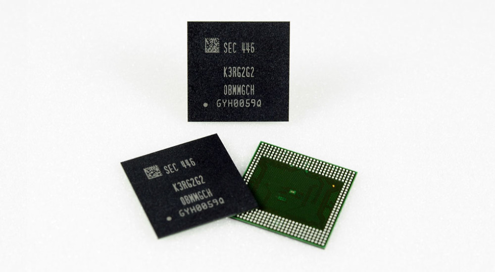 Samsung Starts Mass Producing Industry's First 4GB RAM for