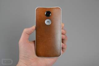 This is How Beautiful the Leather Looks on a Moto X (2nd Gen) After 3 Months