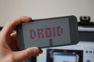 HTC Updates Dot View Case App, Intros Live Themes and Games