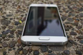 FYI: Last Week’s Verizon Galaxy S6 Edge Update Also Fixed That Nasty Screen-Rotation Bug