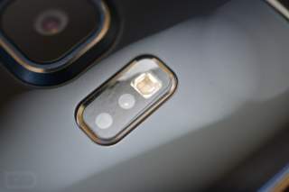 Tip: Galaxy S6 and Edge Owners, Remove the Sticker Covering Your Flash and HR Monitor