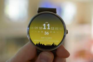 Little Worlds Turns the Moto 360’s Flat Tire Into Something Fun