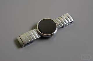 First Look:  Moto 360’s Gorgeous and Impossible to Find, Monolink Metal Band