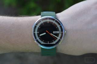 5 Android Wear Watch Faces to Try: 70s, Minmo, Mustache, SpecOps, and Candy Shop