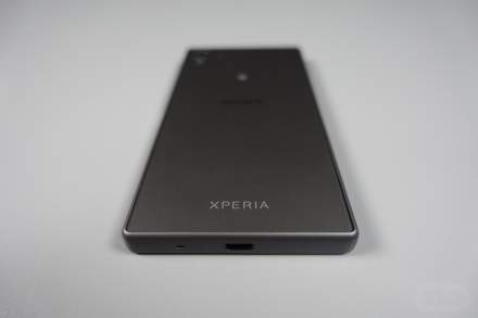 Sony Xperia Z5 Compact First Look and Tour!