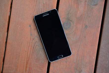 Photos Give Another Possible Look at Upcoming Galaxy Note 7