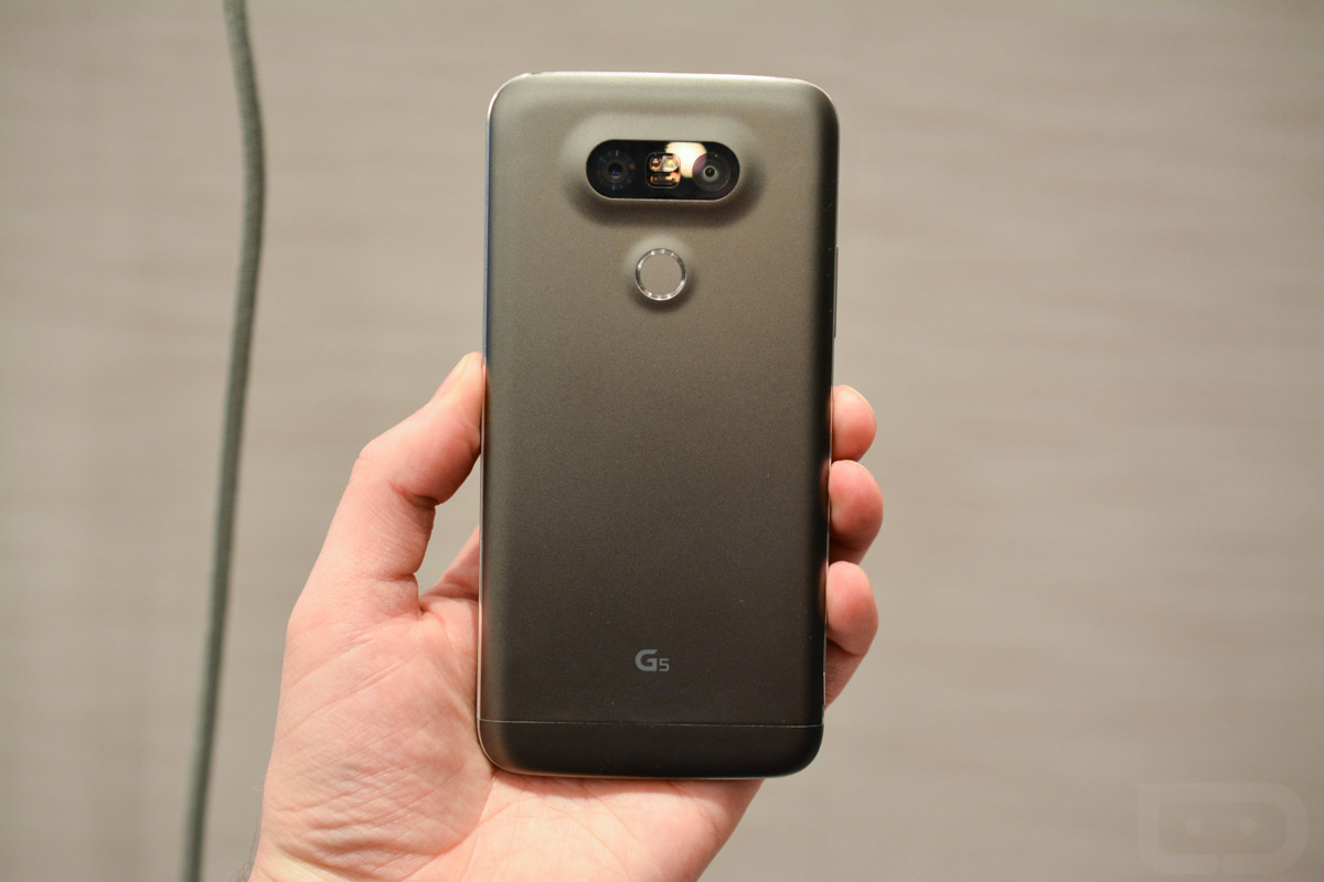 lg g5 in hand