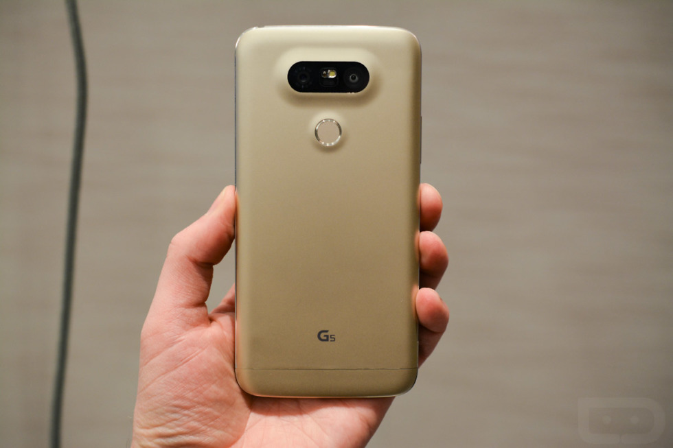 lg g5 in hand