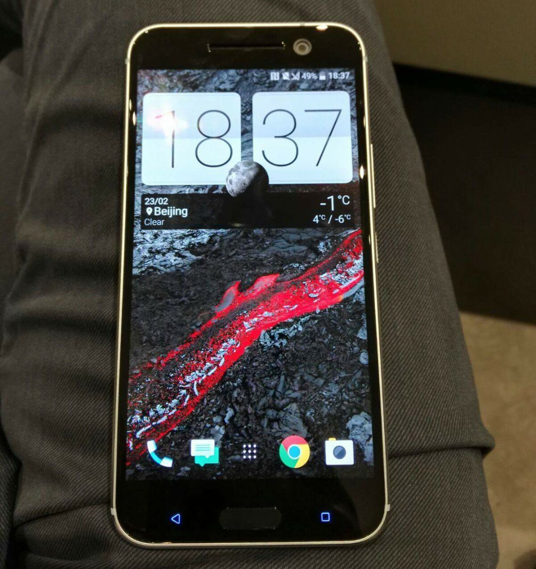 sneeuw tegel klok Photos: Here's the HTC 10, In the Flesh