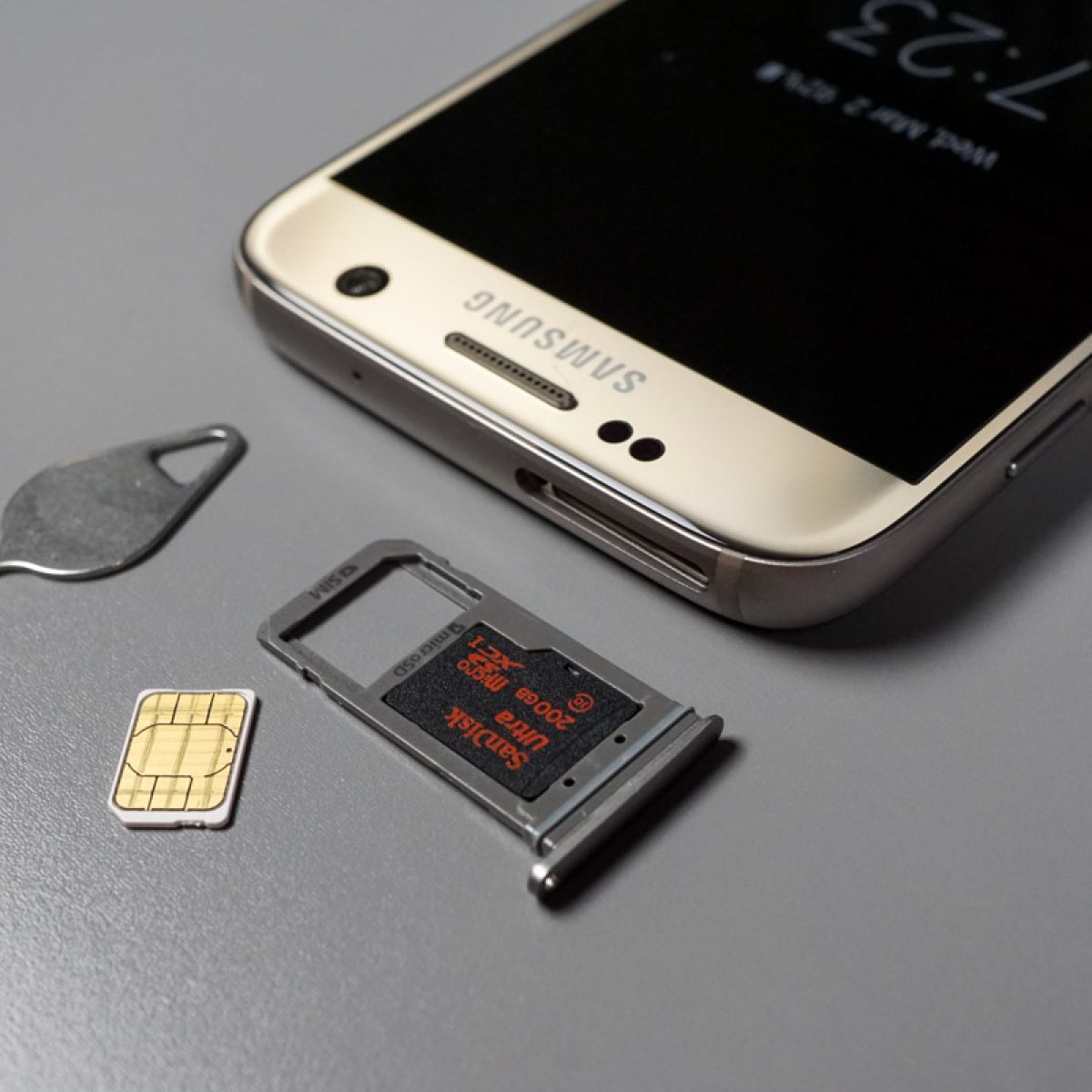 Invloed Misverstand Afhaalmaaltijd Inserting SIM and MicroSD Card in Your Galaxy S7 or Galaxy S7 Edge