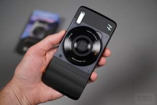 Video: Hasselblad True Zoom Moto Mod First Look!