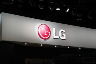 This is Probably the LG G6 in Shiny Black