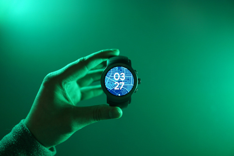 Your Android Wear Watch Hasn't Received 2.0 Because Google Found a Bug