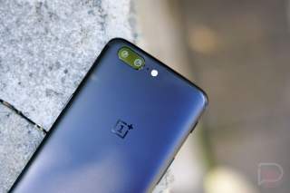 OnePlus 5 Receives First Big Update, Optimizes Camera and Much More