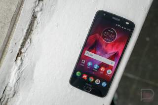 Video: Moto Z2 Force Hands-on