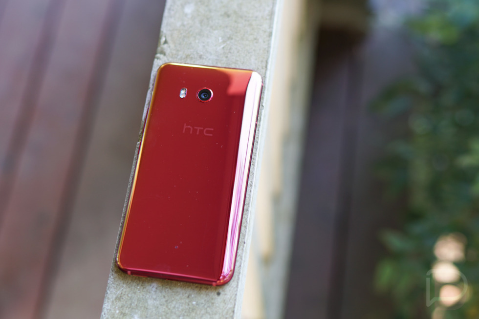 htc u11 solar red pictures