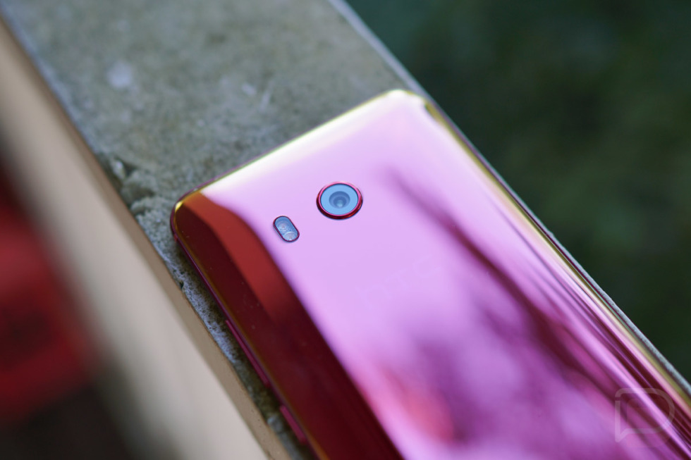 htc u11 solar red pictures