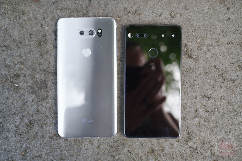 lg v30 vs essential