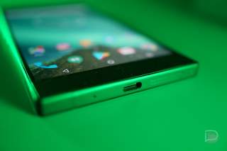 Razer Phone Lacks Headphone Jack, But We Got a Much Bigger Battery Because of It