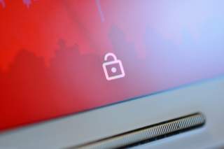 Google Says Apps Can No Longer Put Ads on Your Lock Screen