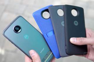 Buy Moto Mods Directly From Your Phone With the Moto Z Market App