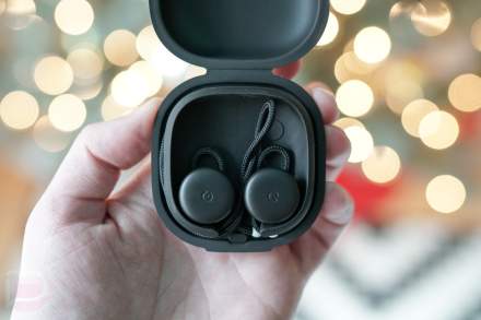 Google’s Pixel Buds Get Track Skipping, Better Bluetooth Device Switching