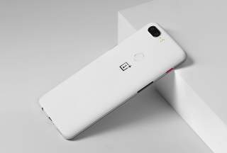 New OyxgenOS Beta Brings Project Treble Support to OnePlus 5 and 5T