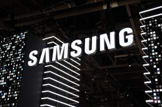 A First Look at the Galaxy S20+ Arrives With the Best Sticker