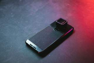 Moment Intros $150 Anamorphic Lens for Your Galaxy or Pixel on Kickstarter