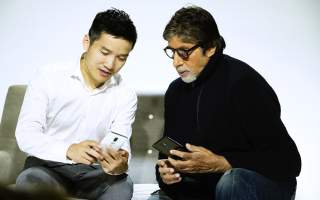 Here is the OnePlus 6 in White and Black Colorways