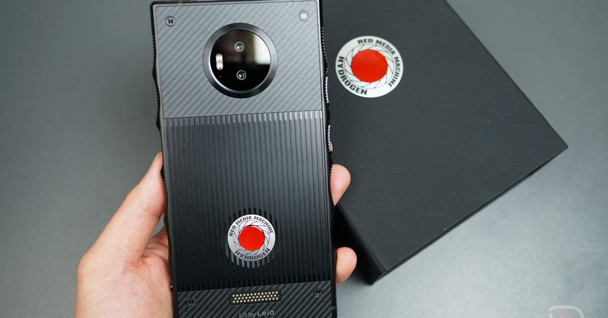 RED Hydrogen One Hardware and Side-by-Side Size Comparisons [Gallery]